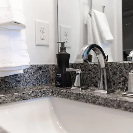 Sleek Townhome Near Broadway! Nashville