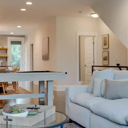 Unforgettable Townhome-close To Broadway-10 Beds! Holiday home