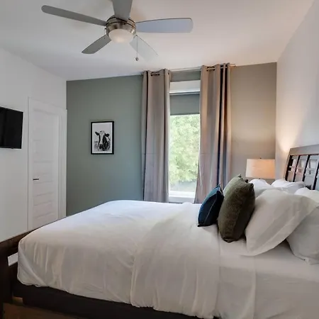 Sleek Townhome Near Broadway! * Nashville