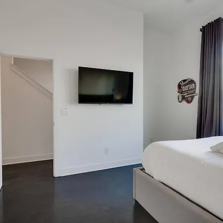 Epic Location- Steps From 12th S, Sleep12 *
