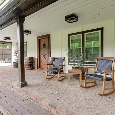 Newly Remodeled! Beautiful 3bd In East Nash! Holiday home *