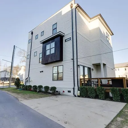 Spacious Only 2 Mi To Broadway Holiday home Nashville