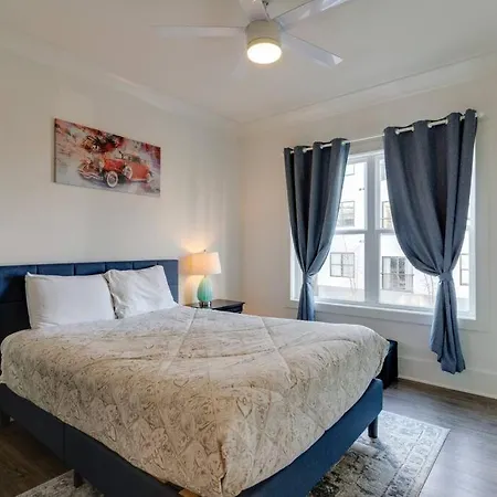 Spacious Only 2 Mi To Broadway Holiday home