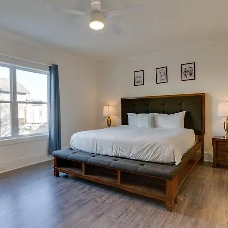 Spacious Only 2 Mi To Broadway Holiday home