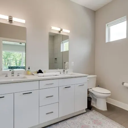 Apartment Spacious 2bd-close To Everything *