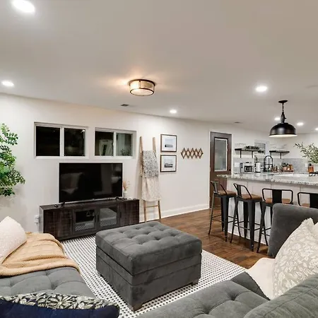 Newly Remodeled! Beautiful 3bd In East Nash! Holiday home Nashville