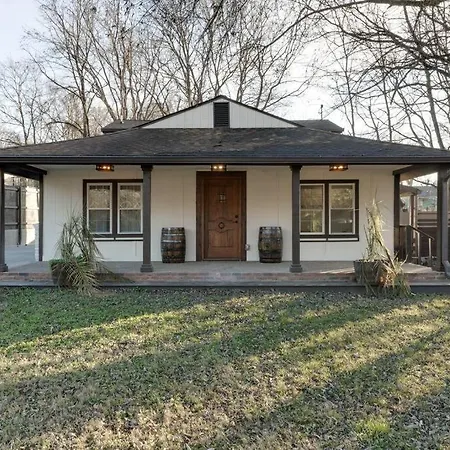 Newly Remodeled! Beautiful 3bd In East Nash! Holiday home