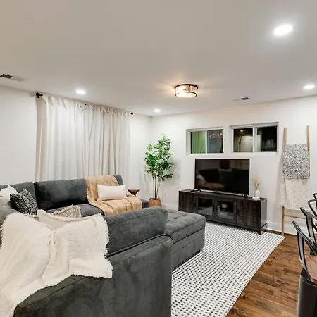 Newly Remodeled! Beautiful 3bd In East Nash! Holiday home