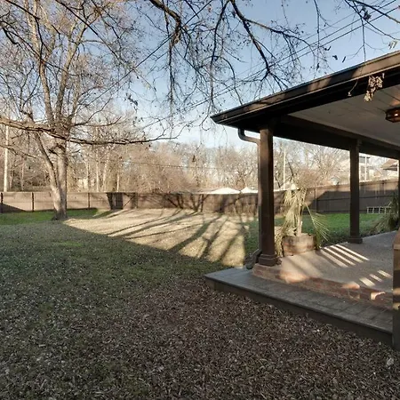 Newly Remodeled! Beautiful 3bd In East Nash! Holiday home Nashville