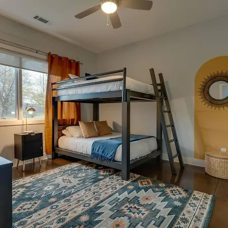 Luxury Townhome! Rooftop-game Room! Near Broadway!