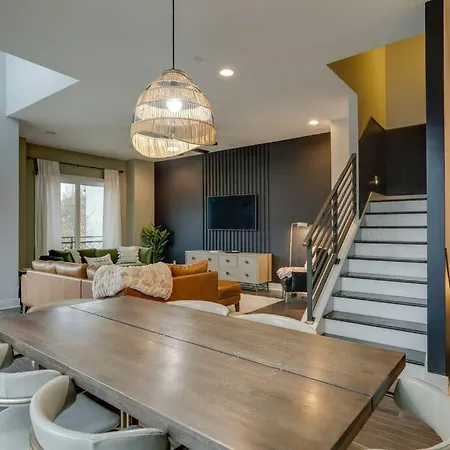 Luxury Townhome! Rooftop-game Room! Near Broadway! Holiday home Nashville