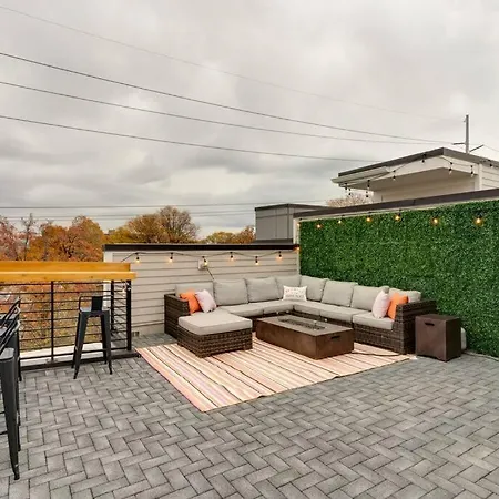 Holiday home Luxury Townhome! Rooftop-game Room! Near Broadway! *