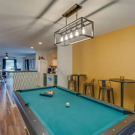 Holiday home Close To Broadway Sleeps 10 With Pool Table!