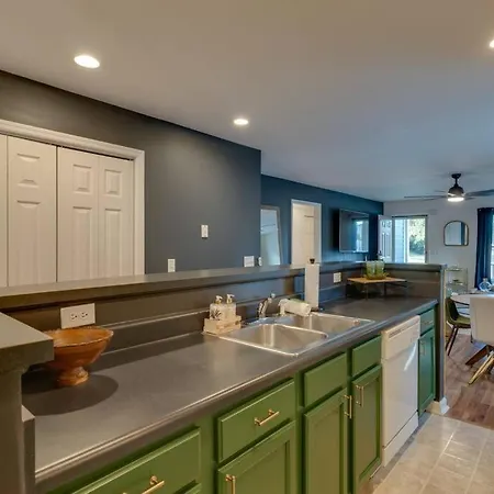 Close To Broadway Sleeps 10 With Pool Table! *
