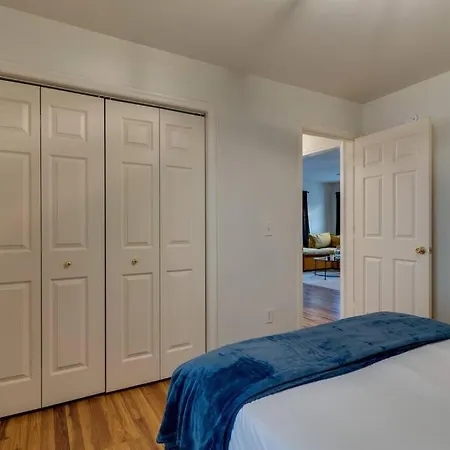 Close To Broadway Sleeps 10 With Pool Table! Nashville