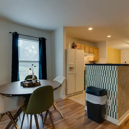 Holiday home Close To Broadway Sleeps 10 With Pool Table!