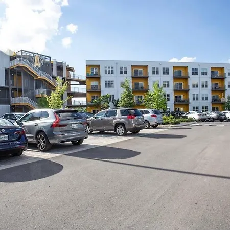 Apartment Chic Condo, 2mi To Downtown, Sleeps 8, By Geodis