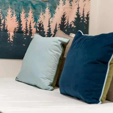 Apartment Chic Condo, 2mi To Downtown, Sleeps 8, By Geodis *