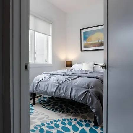 Beautiful 3 Bedroom! Near Broadway-12th S-gulch Holiday home Nashville