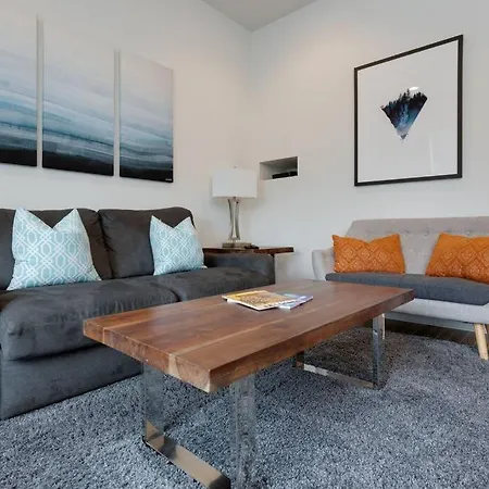Holiday home Beautiful 3 Bedroom! Near Broadway-12th S-gulch Nashville
