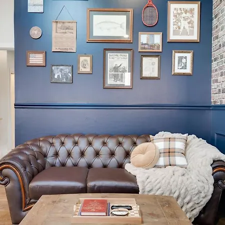 Neat, Or On The Rocks Apartment *