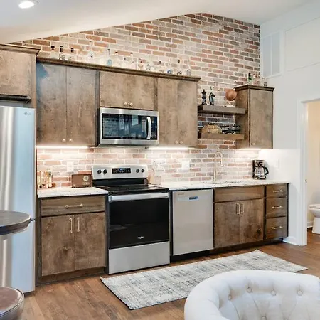 Neat, Or On The Rocks Apartment Nashville