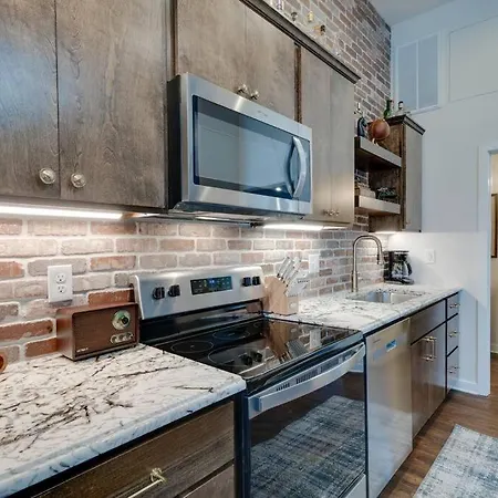 Neat, Or On The Rocks Apartment *