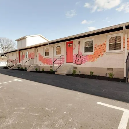 Mid Century Modern In East Nash!