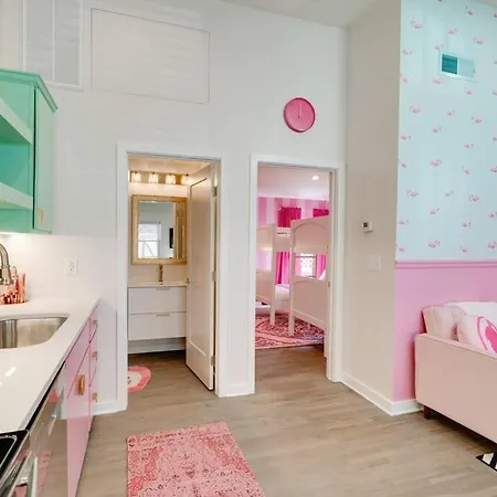 Apartment Omg Barbie!-walk To Bars & Food