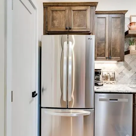 4 Bdrm-4 Bath, Great For Groups, Perfect Location! Apartment *