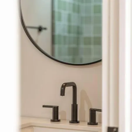 4 Bdrm-4 Bath, Great For Groups, Perfect Location! Apartment *