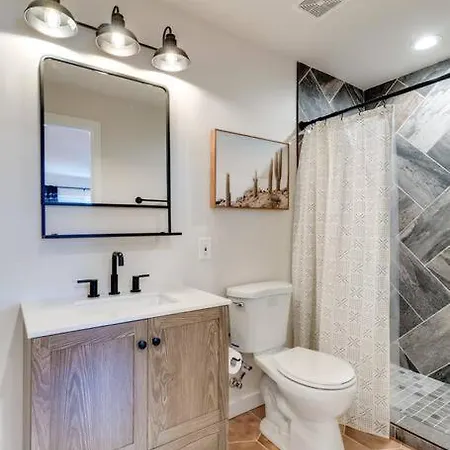 Apartment 4 Bdrm-4 Bath, Great For Groups, Perfect Location! *