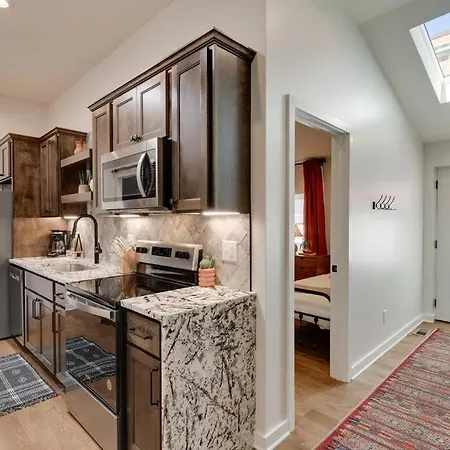 4 Bdrm-4 Bath, Great For Groups, Perfect Location!