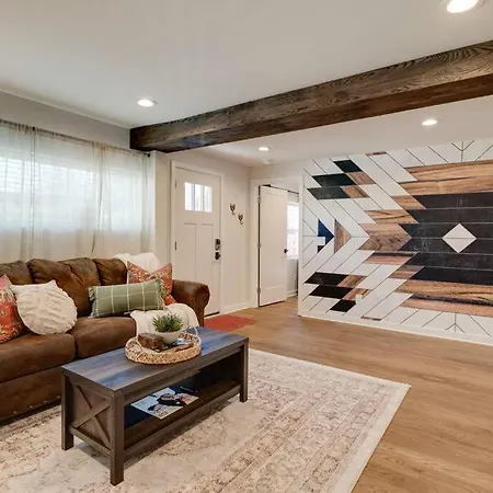 4 Bdrm-4 Bath, Great For Groups, Perfect Location! Apartment