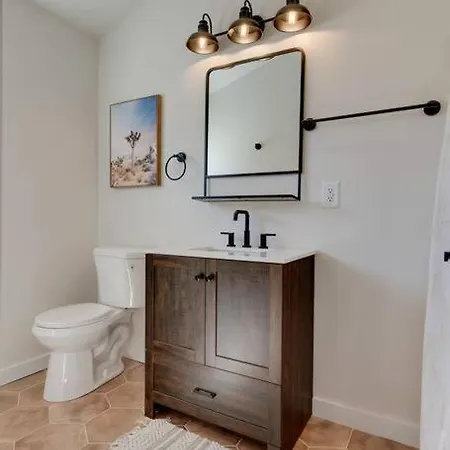 Apartment 4 Bdrm-4 Bath, Great For Groups, Perfect Location!