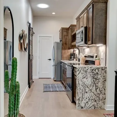 4 Bdrm-4 Bath, Great For Groups, Perfect Location! Nashville