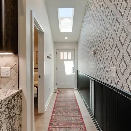 4 Bdrm-4 Bath, Great For Groups, Perfect Location! Apartment