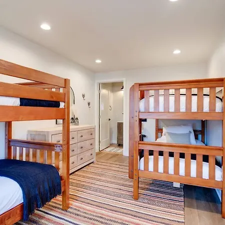 4 Bdrm-4 Bath, Great For Groups, Perfect Location! Apartment