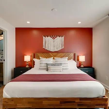 4 Bdrm-4 Bath, Great For Groups, Perfect Location! Apartment Nashville