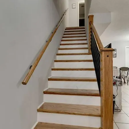Lovely 2 Bdr With Balcony 2m To Broadway *