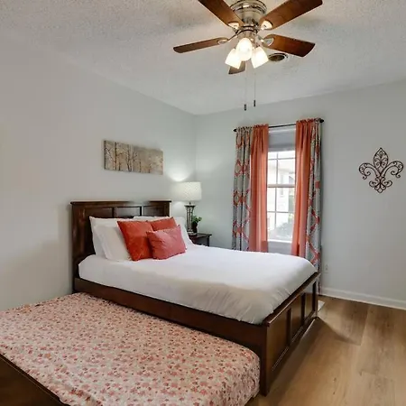 Beautiful 3 Bedroom- Free Parking 2m To Broadway *