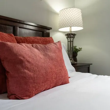 Apartment Beautiful 3 Bedroom- Free Parking 2m To Broadway