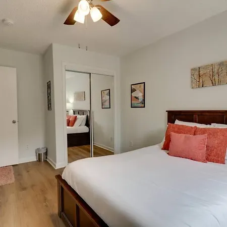 Beautiful 3 Bedroom- Free Parking 2m To Broadway Apartment Nashville
