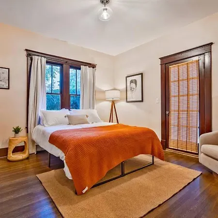 Bright In Hip East Walk To 5 Points - Only 2 Miles To Downtown