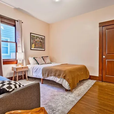 Bright In Hip East Walk To 5 Points - Only 2 Miles To Downtown