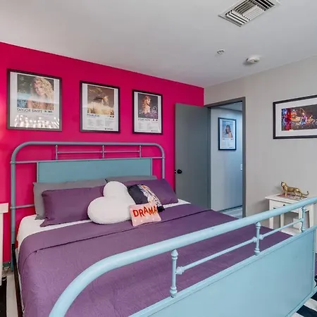 Vibrant Riverfront 2bd With A Pool Apartment