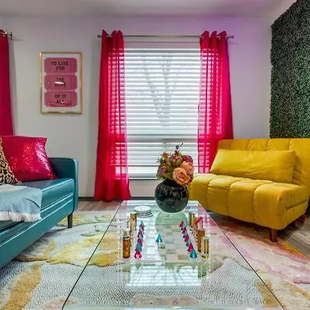 Vibrant Riverfront 2bd With A Pool