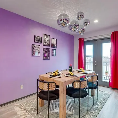 Vibrant Riverfront 2bd With A Pool Apartment