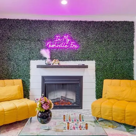 Vibrant Riverfront 2bd With A Pool Apartment