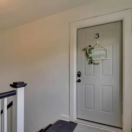 Bohemian Retreat Sleeps 6, Two Miles From Broadway! Apartment *